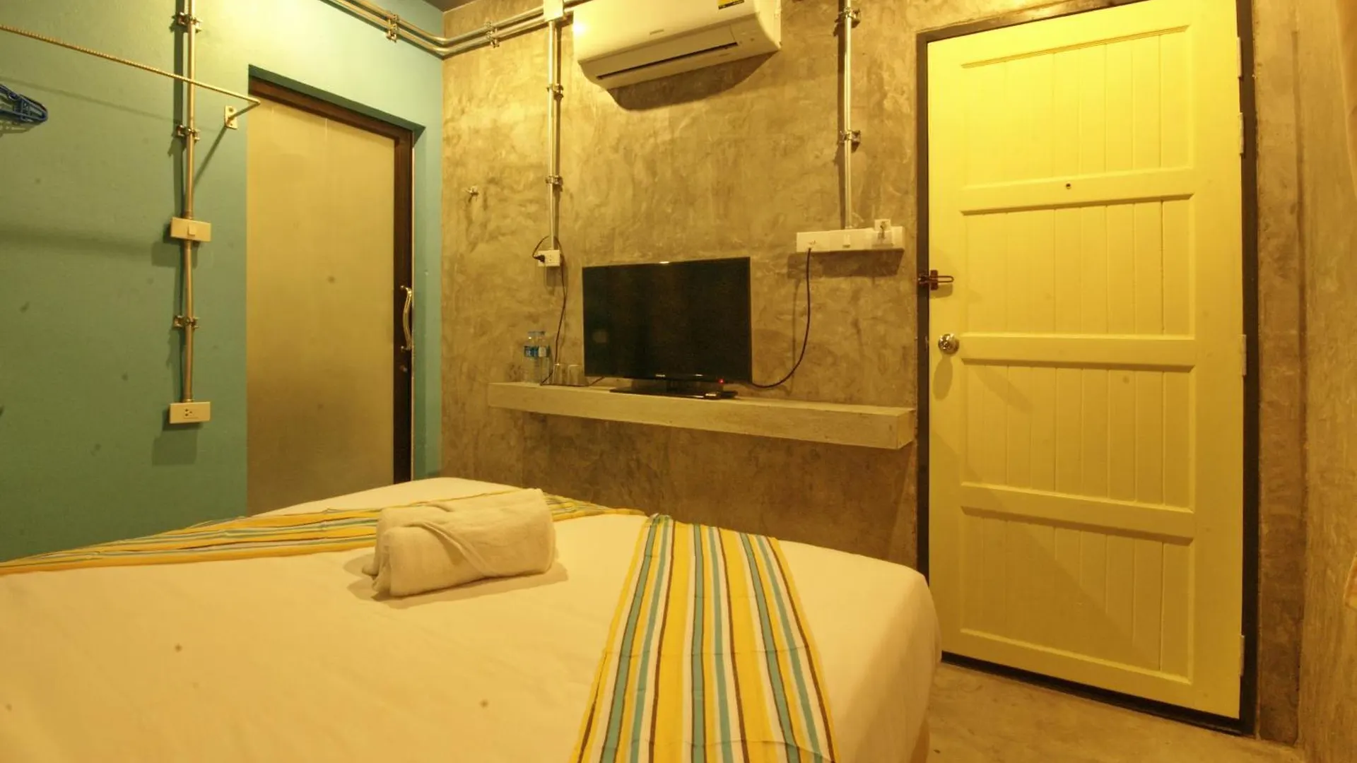 Khaolak Hostel Khao Lak