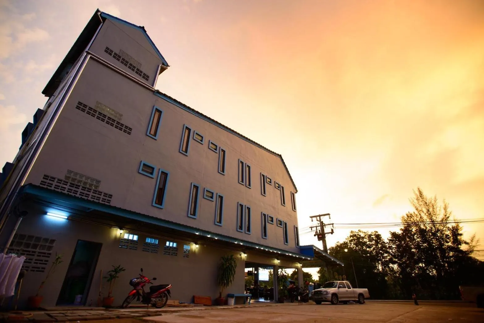 Khaolak Hostel Khao Lak